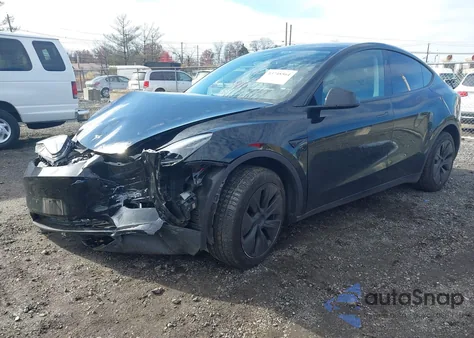 2025 Tesla Model Y Long Range Dual Motor All-Wheel Drive from USA, damaged, VIN 7SAYGDEE6SF300238
